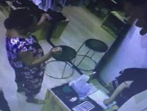 Nghi vấn chủ nhà bị thôi miên, tự mở két lấy 68 triệu đồng cho người đàn bà lạ mặt