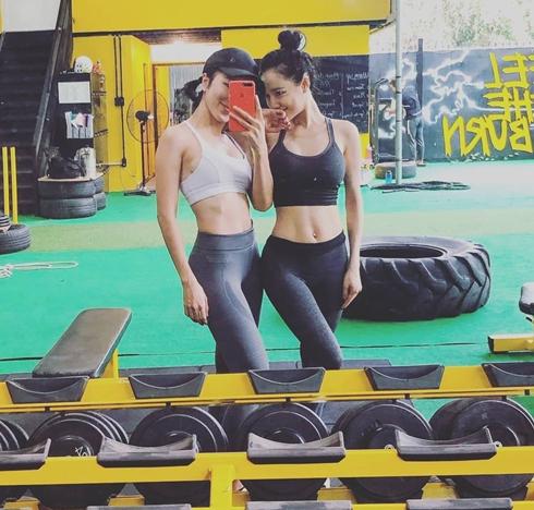 Nhã Phương khoe nhan sắc rạng rỡ khi hội ngộ đầy đủ chị em trong nhà-13