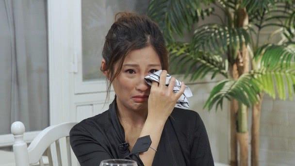 Con dâu khóc nức nở khi tiết lộ sức khỏe của Hồng Kim Bảo-1