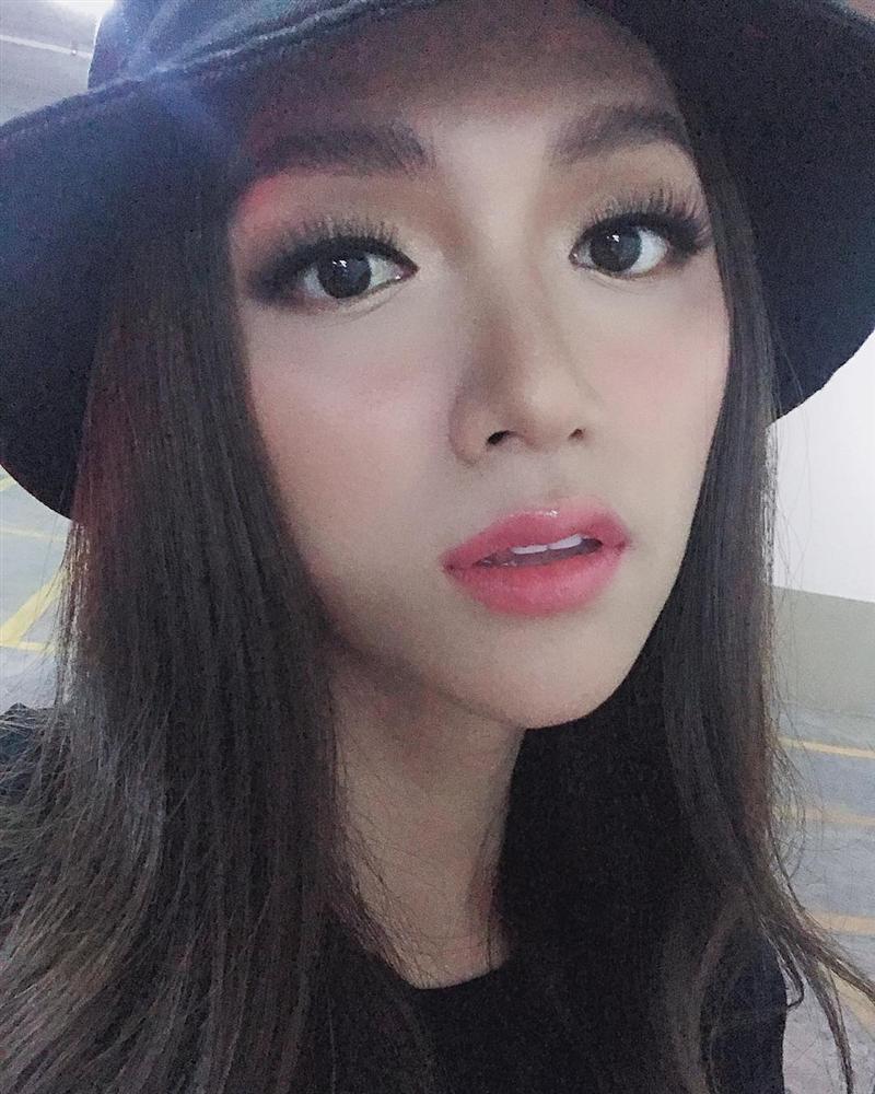 SAO MAKE UP OVER: Hải Triều trang điểm sương sương mà hết hồn - Phạm Hương lại bị app chỉnh ảnh báo hại-5