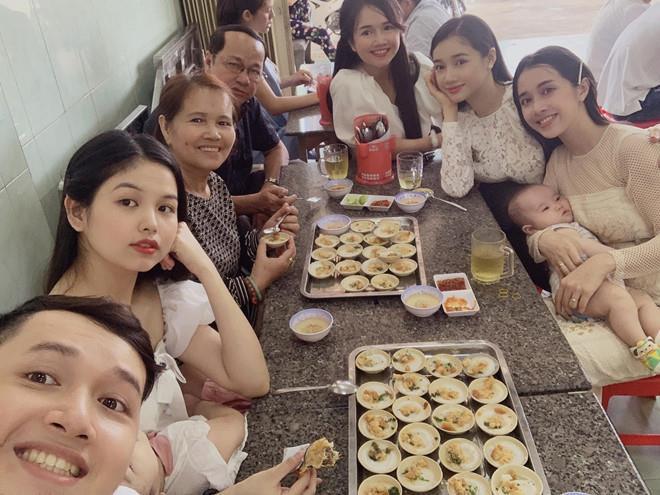 Những cặp chị em gái được khen ngợi về nhan sắc của showbiz Việt-1