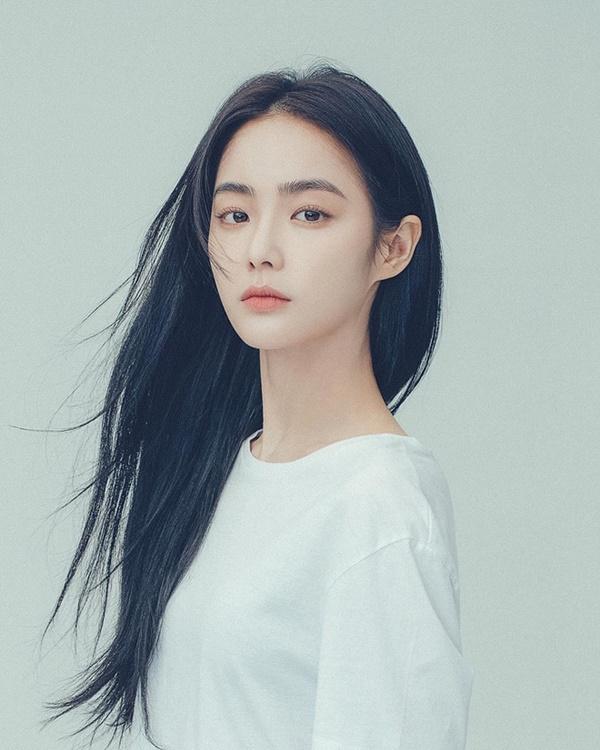 Hot girl mặt mộc có nét đẹp nguyên sơ thách thức giới make-up-3