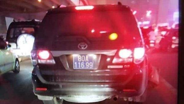 Tìm thấy clip xe biển xanh bỏ chạy sau khi gây tai nạn khiến nạn nhân hôn mê, rách đầu-1