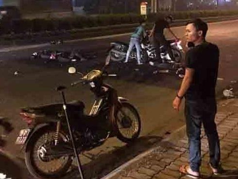 Hai cảnh sát cơ động Hà Nội gặp nạn khi bắt xe máy kẹp 3