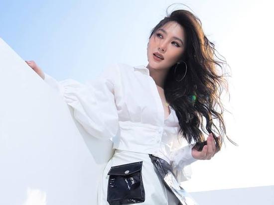 Hương Tràm: Ngày xưa mài cổ họng kiếm tiền, giờ dùng tiền ra nước ngoài chữa bệnh