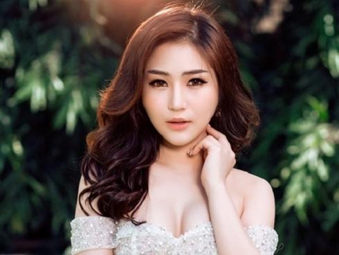 Những thăng trầm Hương Tràm trải qua trước khi tạm dừng ca hát