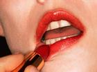 Lạ đời Gucci sử dụng người mẫu răng sún để quảng cáo son môi