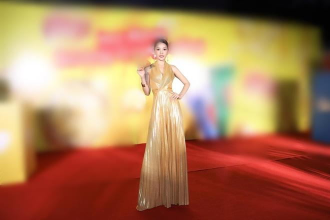 Chi Pu mắng fan mất nết vì so sánh đầm hàng hiệu của mình với khăn trải bàn-2