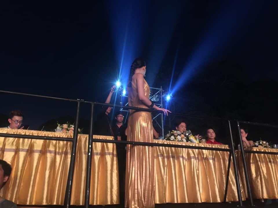 Chi Pu mắng fan mất nết vì so sánh đầm hàng hiệu của mình với khăn trải bàn-4