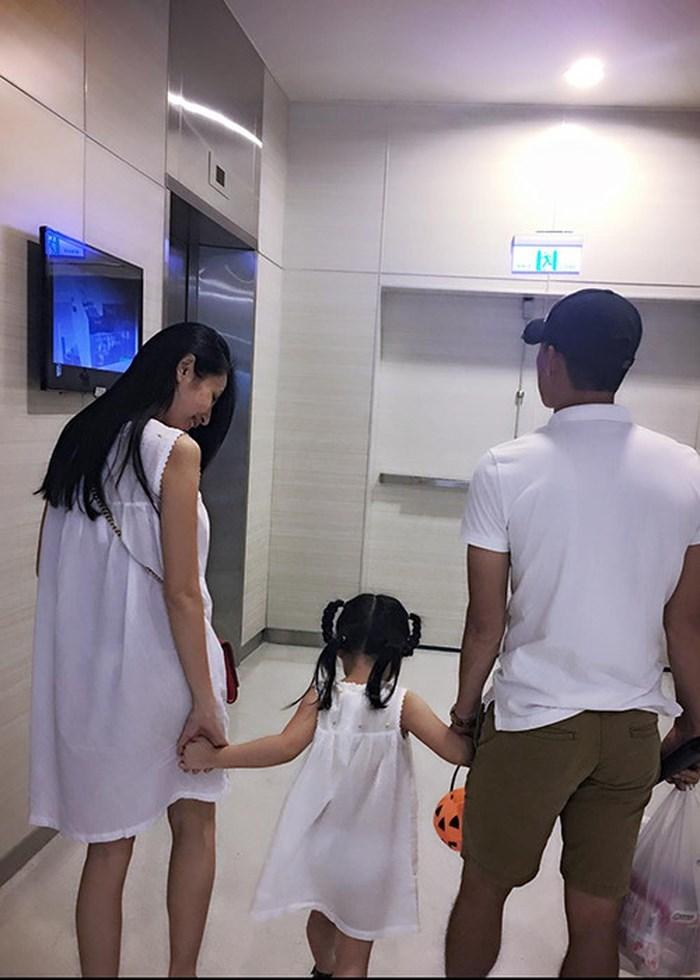Giấu con hơn giấu vàng nhưng Tăng Thanh Hà - Thủy Tiên vẫn không né nổi ống kính paparazzi siêu đẳng của dân mạng-6