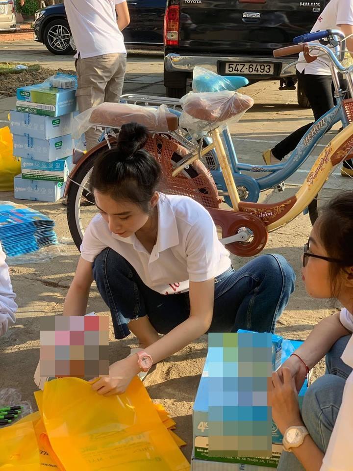 Dù không có đường cong đặc sản của Angela Phương Trinh, biển hè năm nay vẫn sôi động với loạt mỹ nhân khoe thân nóng bỏng-9