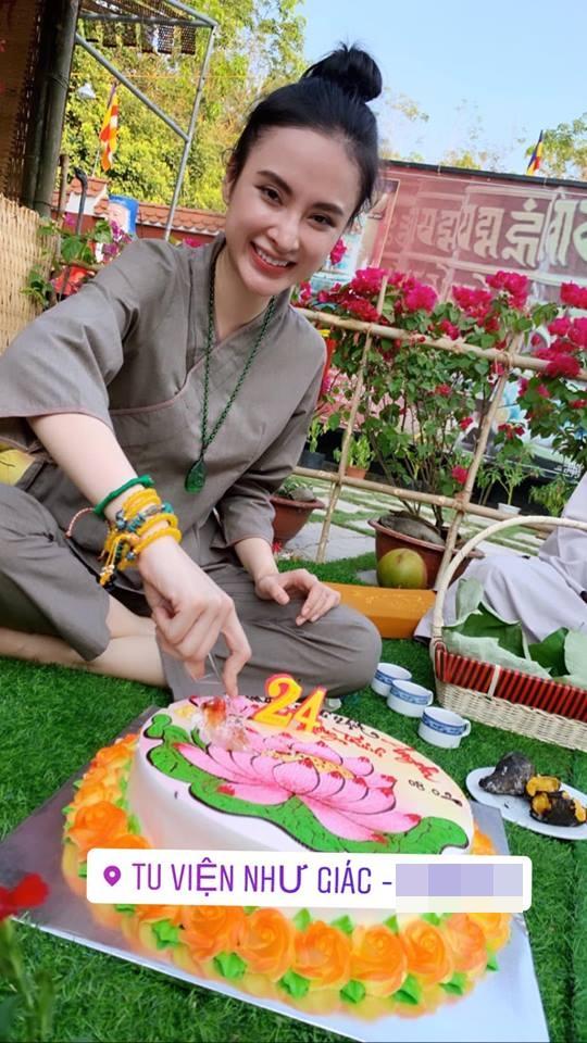 Dù không có đường cong đặc sản của Angela Phương Trinh, biển hè năm nay vẫn sôi động với loạt mỹ nhân khoe thân nóng bỏng-7