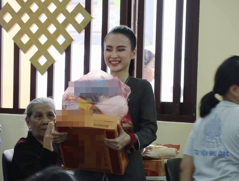 Dù không có đường cong đặc sản của Angela Phương Trinh, biển hè năm nay vẫn sôi động với loạt mỹ nhân khoe thân nóng bỏng-12