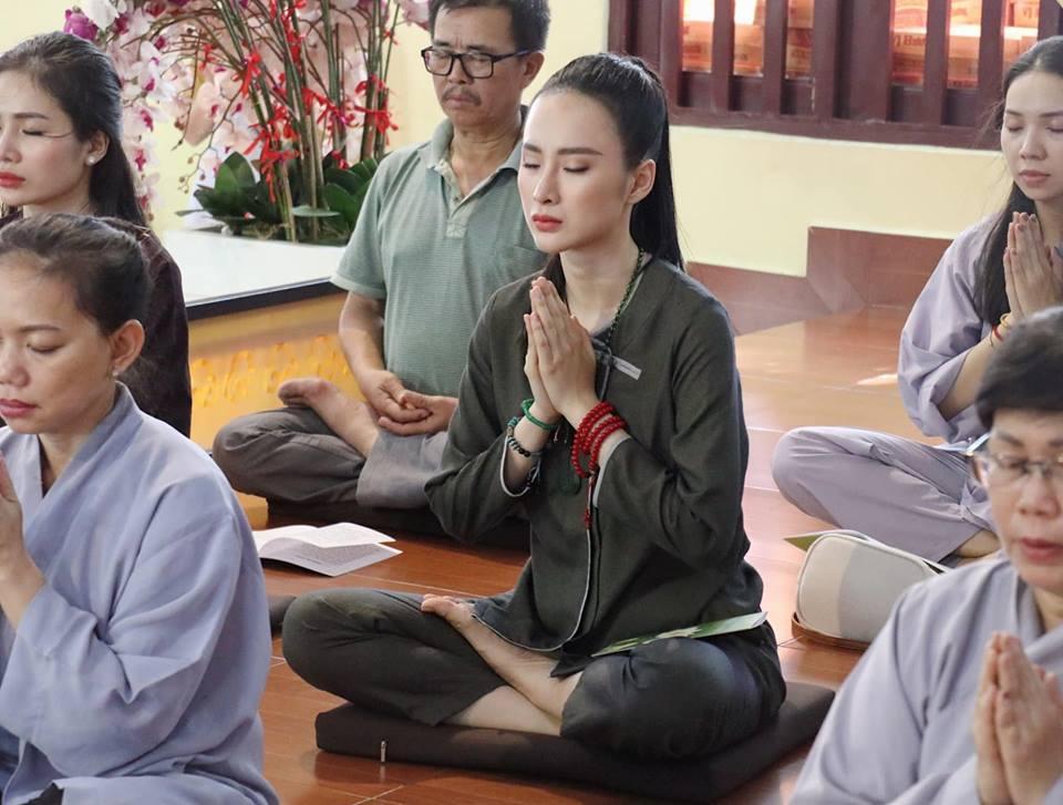 Dù không có đường cong đặc sản của Angela Phương Trinh, biển hè năm nay vẫn sôi động với loạt mỹ nhân khoe thân nóng bỏng-3