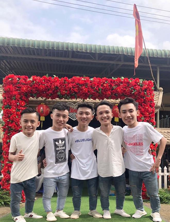 Đầu to người nhỏ - trend chỉnh ảnh mới cho mùa kỷ yếu năm nay-4