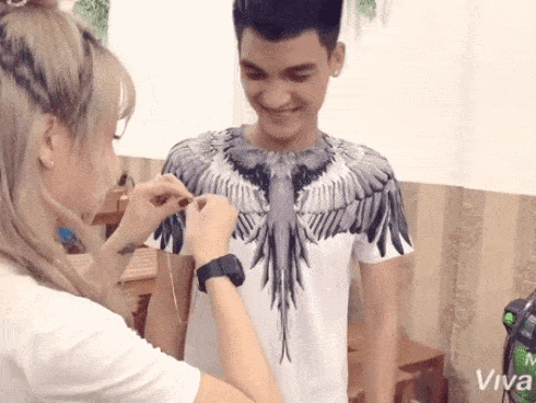 Xem clip bóc giá vàng của Mạc Văn Khoa, người xem chỉ biết cười mỏi miệng với 2 đại gia đứng cạnh-1