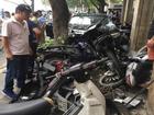 Hiện trường vụ 'xe điên' lao vỉa hè đâm nát 6 xe máy trên phố Hà Nội