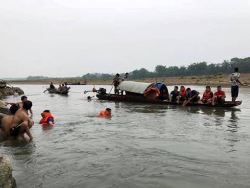 Rủ nhau đi dã ngoại, 5 học sinh lớp 8 đuối nước thương tâm-2