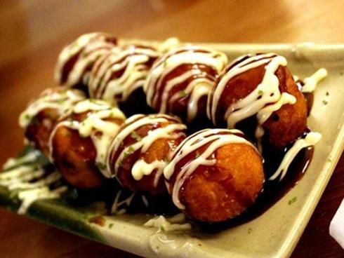 Bánh takoyaki hoàng đế ngập hải sản ở Đài Loan