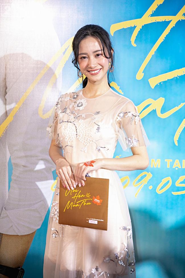 Loạt sao nữ Việt diện đồ đẹp mong manh đến ra mắt phim Ước hẹn mùa thu-12