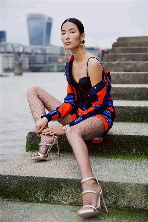 Hoàng Thùy: Gái quê da bọc xương 44kg lột xác gợi cảm thành đại diện nhan sắc Việt tại Miss Universe 2019-12