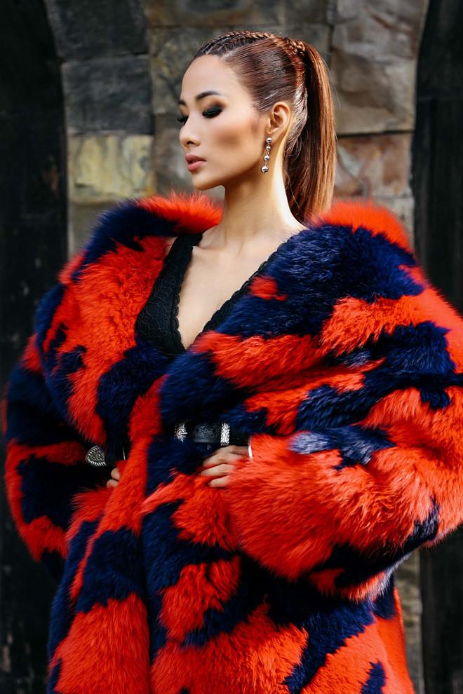 Hoàng Thùy: Gái quê da bọc xương 44kg lột xác gợi cảm thành đại diện nhan sắc Việt tại Miss Universe 2019-15