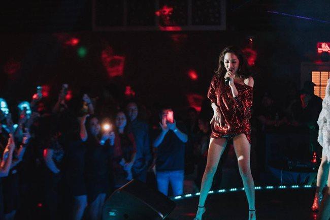 Bảo Anh nhiều lần gây thót tim với váy siêu ngắn-10