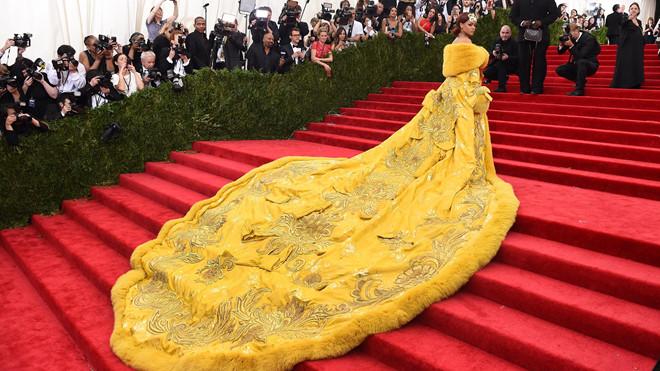 Câu chuyện đằng sau những bộ trang phục hoành tráng tại Met Gala-2