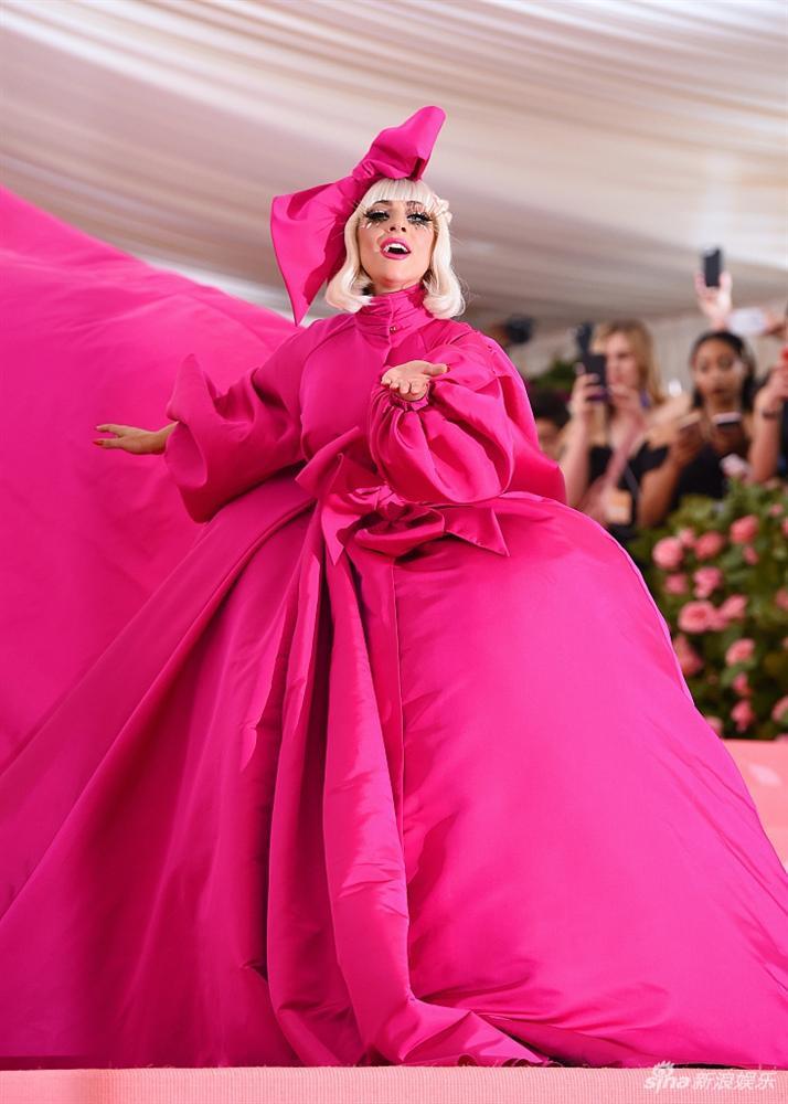 Lady Gaga làm lố lột đồ 3 lần ở Met Gala 2019 cũng chưa thảm họa bằng bộ cánh thịt sống cực gắt 1 thời-1