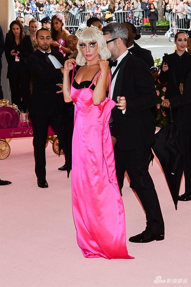 Lady Gaga làm lố lột đồ 3 lần ở Met Gala 2019 cũng chưa thảm họa bằng bộ cánh thịt sống cực gắt 1 thời-4