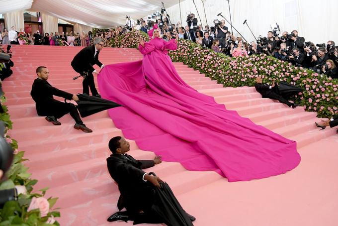Lady Gaga làm lố lột đồ 3 lần ở Met Gala 2019 cũng chưa thảm họa bằng bộ cánh thịt sống cực gắt 1 thời-2