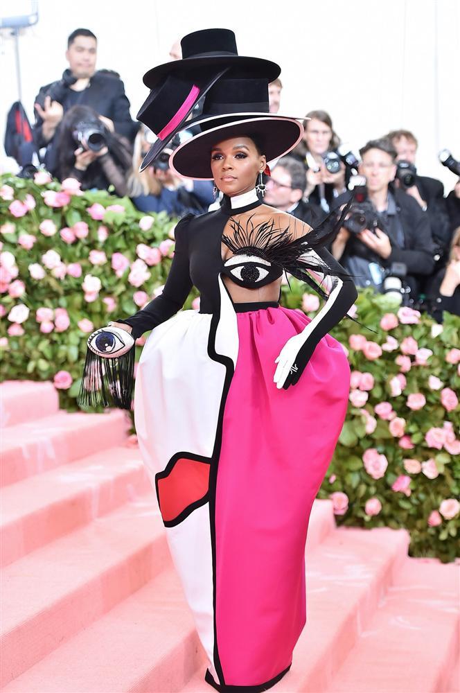 Thảm đỏ Met Gala 2019: Lady Gaga liên tục lột đồ khoe nội y, Cardi B mặc cực kín nhưng gây liên tưởng nhạy cảm, xuất hiện cả Pharaoh vàng chóe-27
