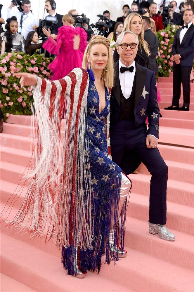 Thảm đỏ Met Gala 2019: Lady Gaga liên tục lột đồ khoe nội y, Cardi B mặc cực kín nhưng gây liên tưởng nhạy cảm, xuất hiện cả Pharaoh vàng chóe-38