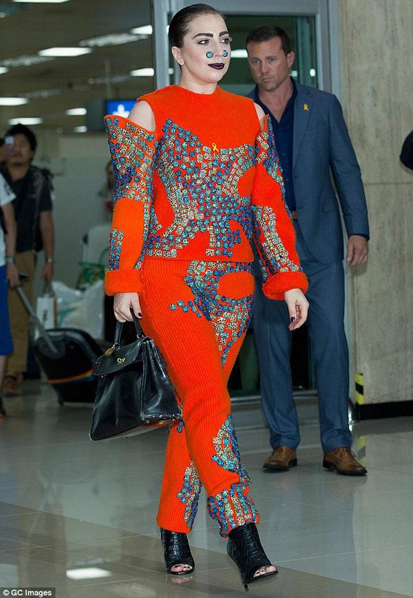 Lady Gaga làm lố lột đồ 3 lần ở Met Gala 2019 cũng chưa thảm họa bằng bộ cánh thịt sống cực gắt 1 thời-11