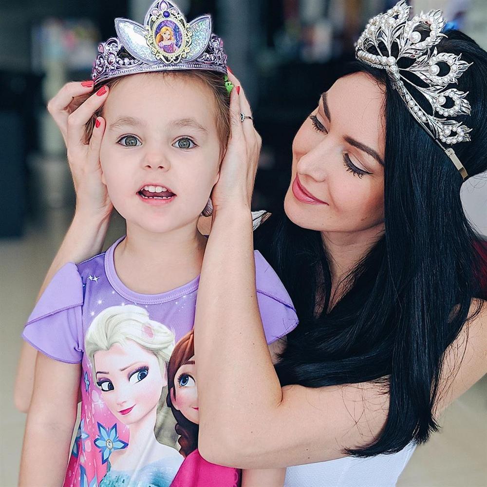 Bản tin Hoa hậu Hoàn vũ 7/5: Búp bê Barbie đẹp hơn cả Phạm Hương khoe nụ cười gây thương nhớ-3