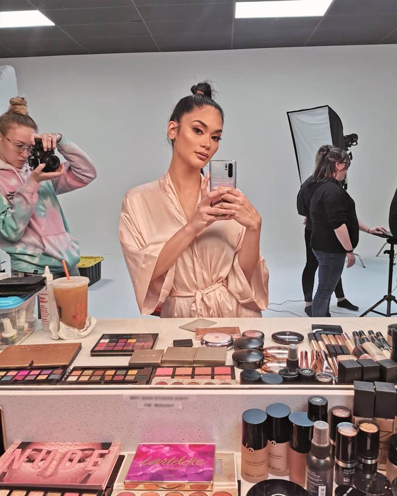 Bản tin Hoa hậu Hoàn vũ 7/5: Búp bê Barbie đẹp hơn cả Phạm Hương khoe nụ cười gây thương nhớ-7