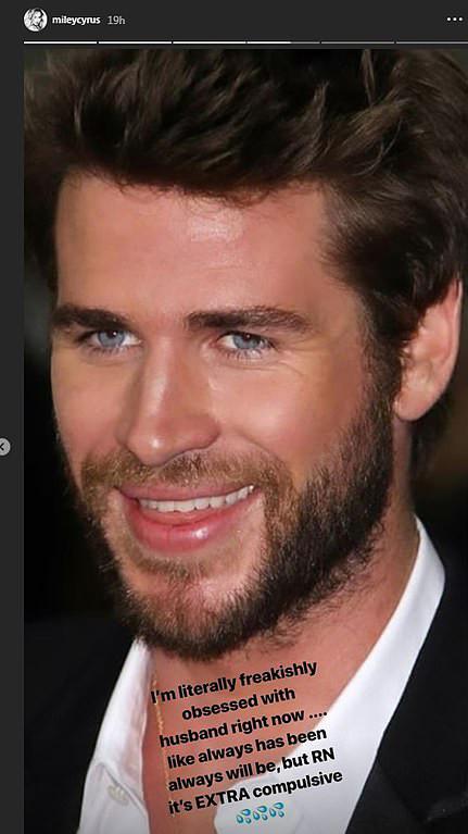 Kinh hoàng với sở thích quái dị của Miley Cyrus: Thè lưỡi liếm mặt, liếm áo chồng mọi lúc mọi nơi-4