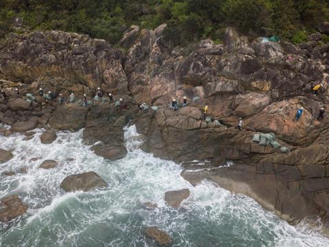 Bãi Đá Đen ở Đà Nẵng được trả lại vẻ đẹp sau 10 ngày dọn rác-6