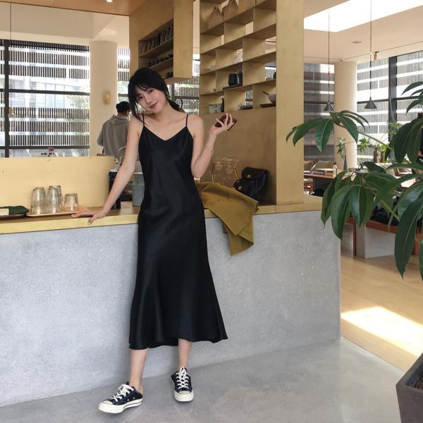 Váy lụa slip dress: Biểu tượng của sự cám dỗ đã quay trở lại!-6