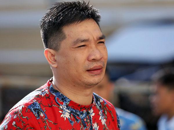 Hot girl Ngọc Miu và người tình trùm ma túy cùng mặc áo đỏ, chơi nổi với áo bông họa tiết hổ bình thản đến tòa-10