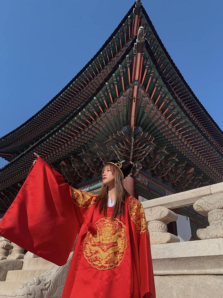 Vừa tuyên bố đổi nghệ danh đi hát, hotgirl ngủ gật đã gây hoang mang khi dân mạng thi nhau bình luận xin link 10 phút-10