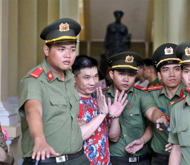 Ông trùm ma túy Văn Kính Dương hào hứng vẫy tay chào, hotgirl Ngọc Miu bất ngờ phản cung, khóc nức nở khi nói về tình hờ-2