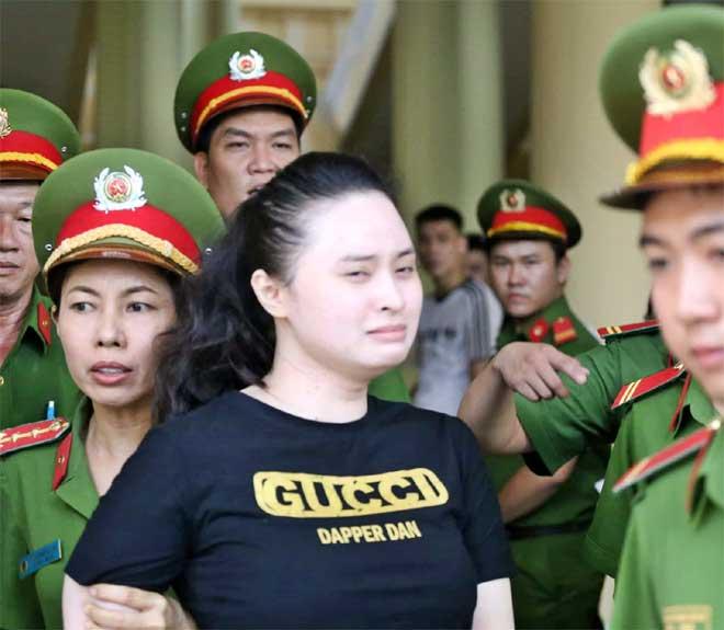 Ông trùm ma túy Văn Kính Dương hào hứng vẫy tay chào, hotgirl Ngọc Miu bất ngờ phản cung, khóc nức nở khi nói về tình hờ-7