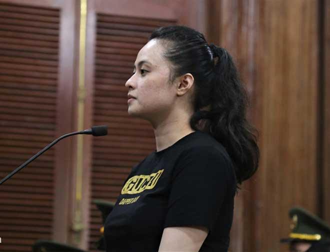 Ông trùm ma túy Văn Kính Dương hào hứng vẫy tay chào, hotgirl Ngọc Miu bất ngờ phản cung, khóc nức nở khi nói về tình hờ-1