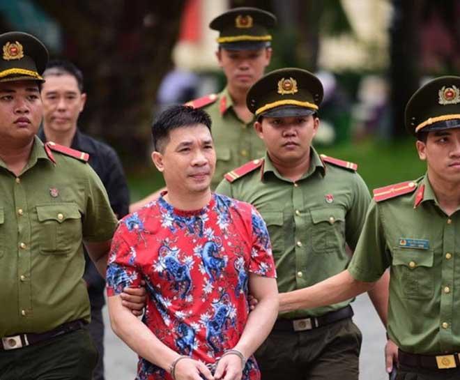 Ông trùm ma túy Văn Kính Dương hào hứng vẫy tay chào, hotgirl Ngọc Miu bất ngờ phản cung, khóc nức nở khi nói về tình hờ-8