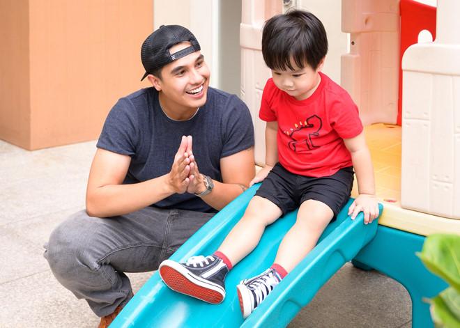 Baggio - hot boy lai Tây, đào hoa thành ông bố của cặp sinh đôi-8