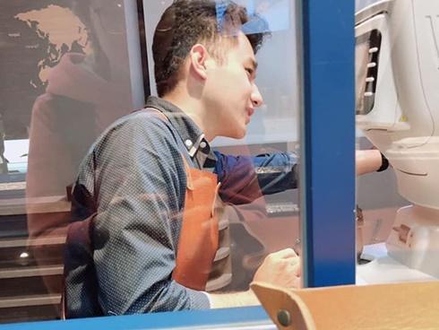 Nhân viên cắt kính siêu điển trai khiến dân tình không bị cận cũng kháo nhau xin địa chỉ để khám mắt