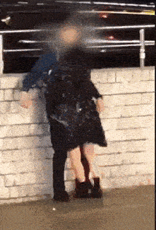 Chuyện lạ: Cảnh sát Hàn Quốc bị cô gái công khai quấy rối tình dục mà không biết làm thế nào-1