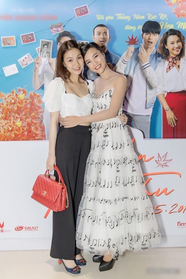 Đụng hàng váy nốt nhạc bị nghi đạo nhái, Phạm Quỳnh Anh đẹp mặn mà ăn đứt MC Hoàng Oanh dù hơn 6 tuổi-3