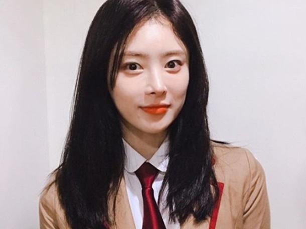 Lee Sung Kyung tiết lộ mối quan hệ thân thiết bất ngờ với Park Shin Hye-9